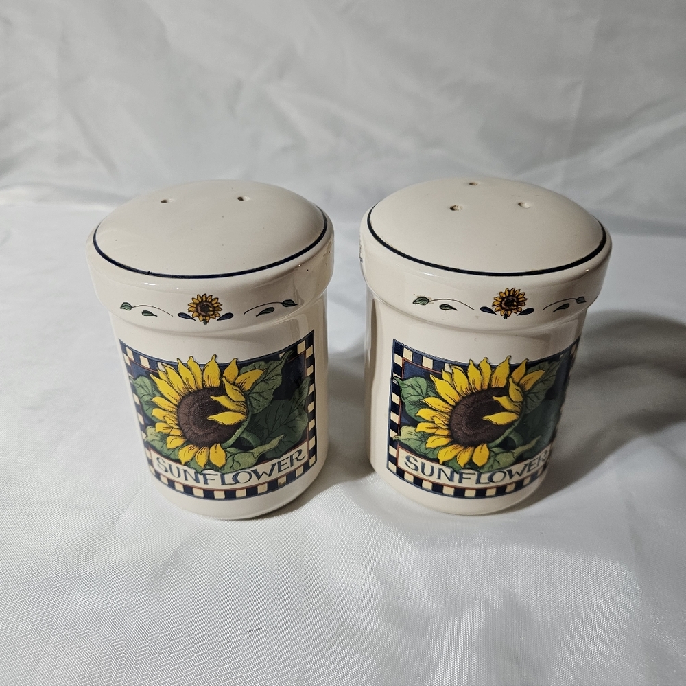 Vintage Susan Winget Sunflower Salt And Pepper Shakers